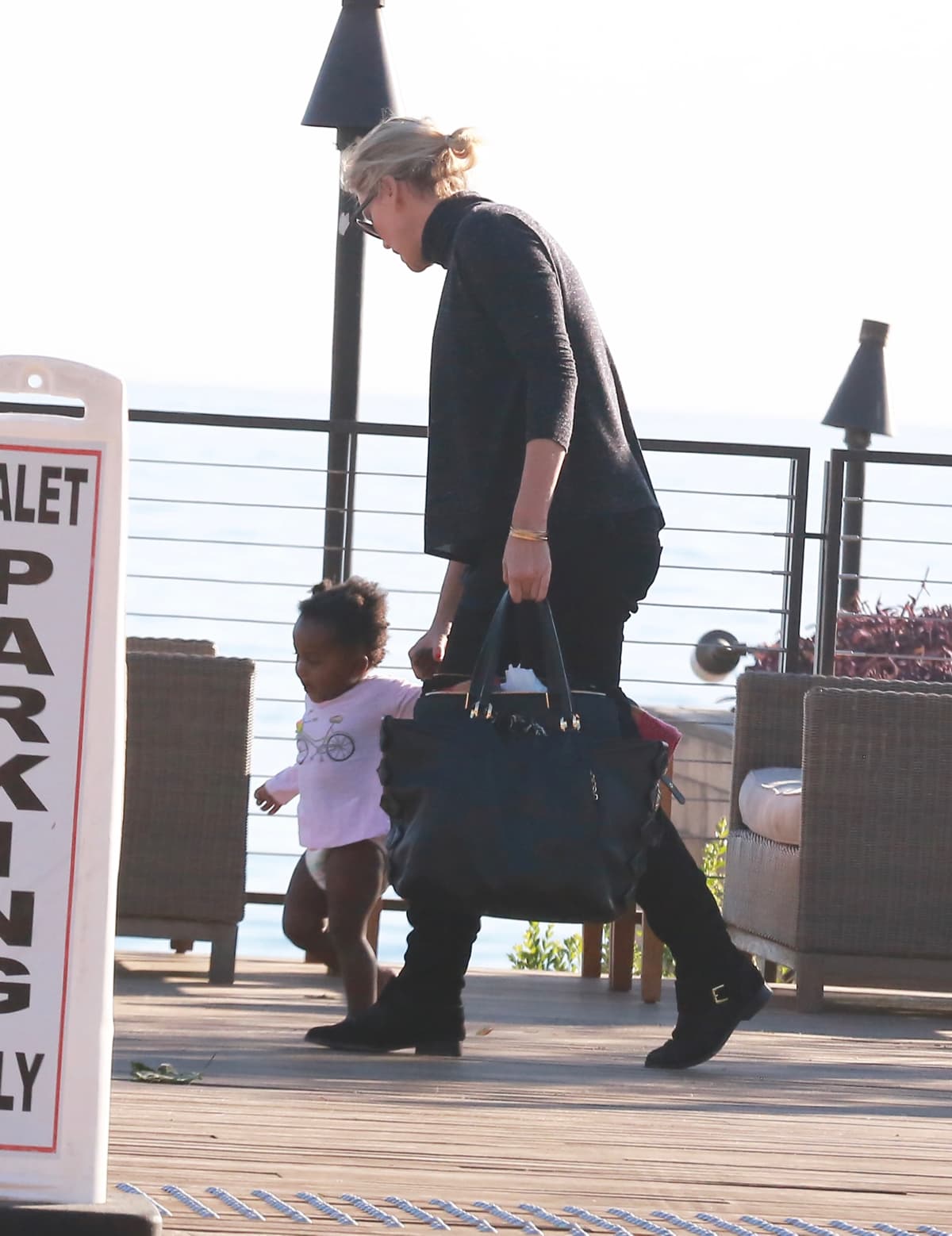 ¡Y mira a August tomar sus primeros pasitos!