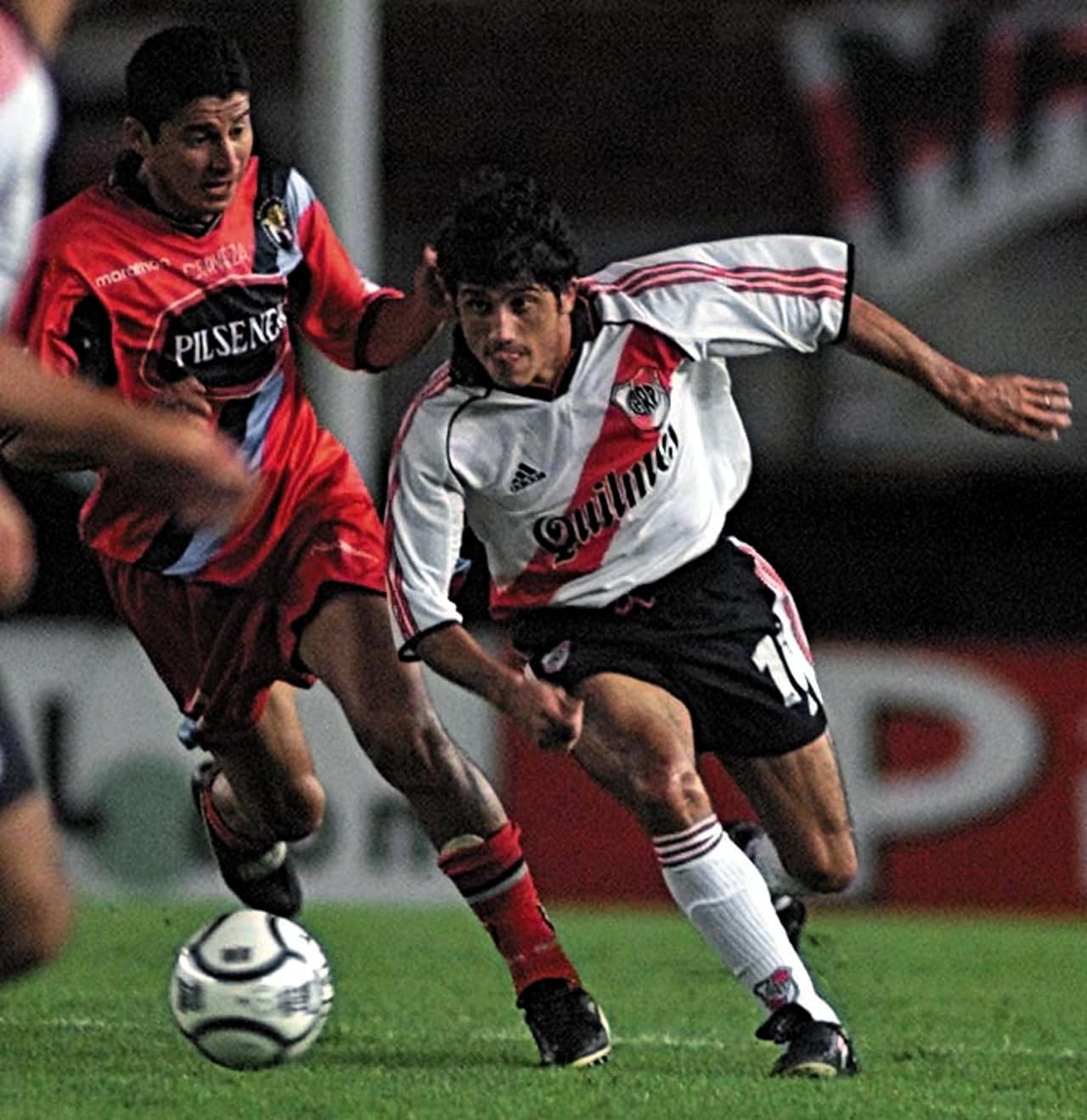Damián Álvarez arribó a Monarcas Morelia en el 2002, procedente de River. 'El Enano' ha escrito historia en la Liga MX con Pachuca y Tigres.
