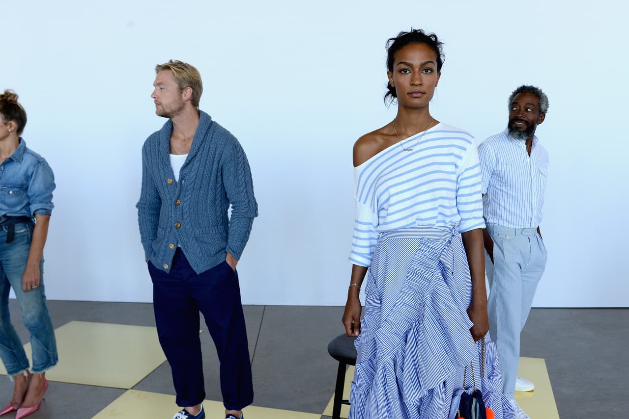 Abogados, ingenieras, artistas, entre los 25 y los 70 años, de diferentes tallas y de diferentes razas tuvieron que entrar a la larga sesión de peinado y maquillaje, que por lo general se toma dos horas antes de empezar el show, y luego posar por más de una hora descubriendo también que el trabajo de las modelos es menos sencillo de lo que se puede sospechar. 
<br>