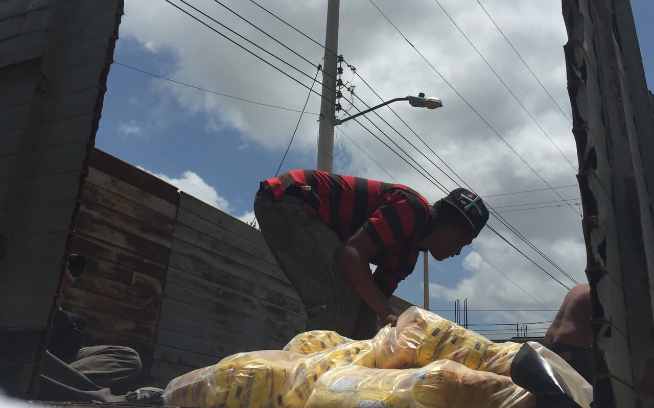 Entre los productos colombianos que se están enviando a Venezuela está la harina La Nieve.