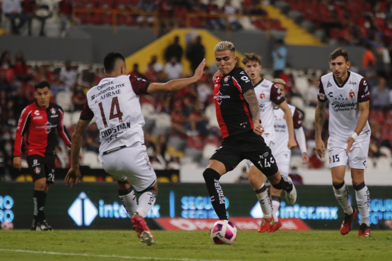 Mauro Manotas y Erick Castillo son los hombres que consiguen la victoria 0-2 de Tijuana sobre Atlas.