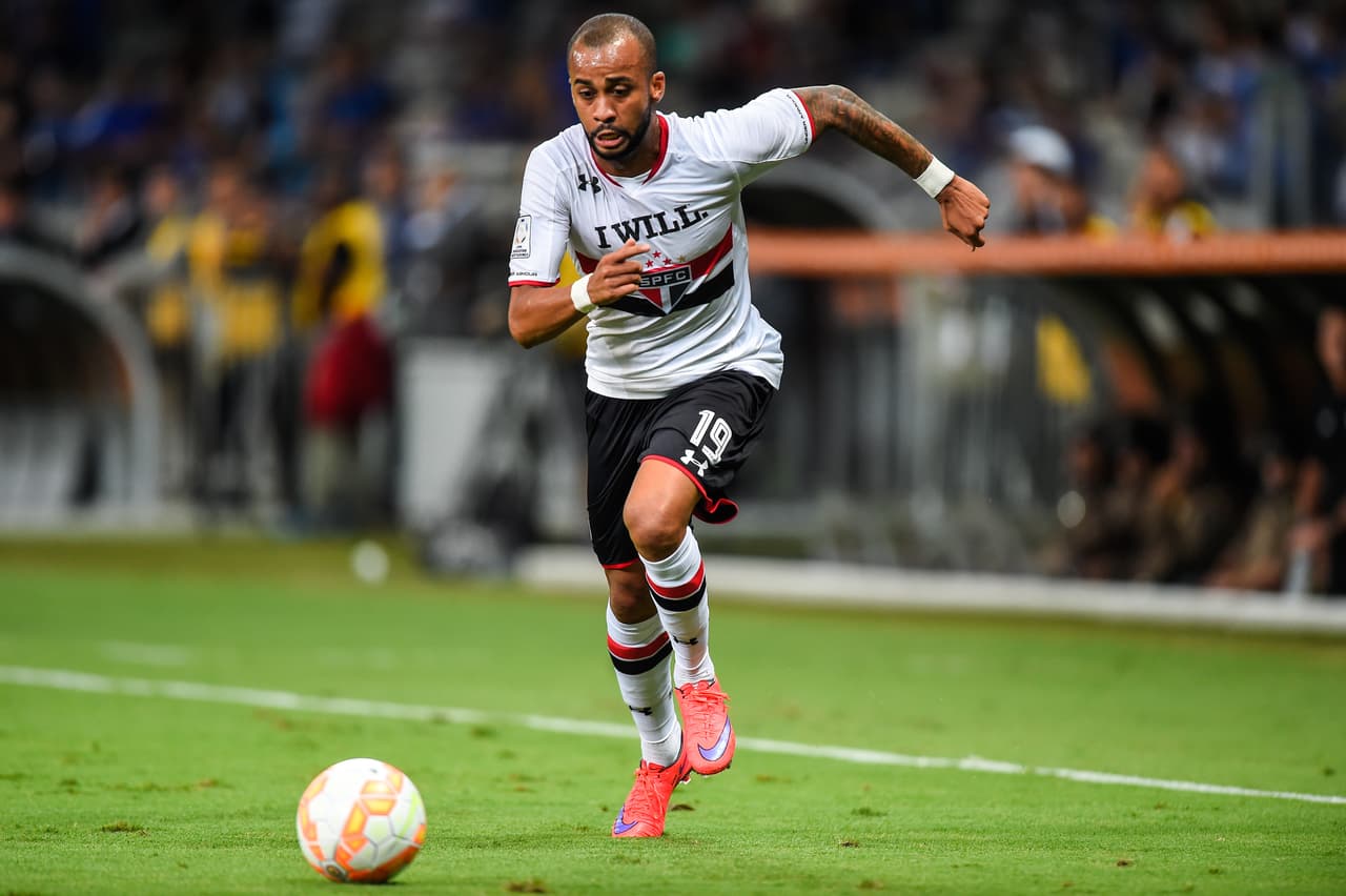 El Sao Paulo le mete presión al Corinthians en la liga brasileña