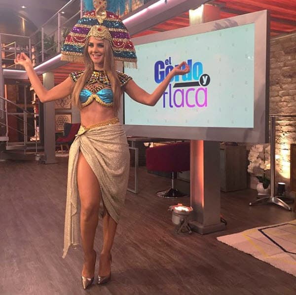 Aquí la vemos vestida con un traje egipcio, donde mostró su escultural cuerpo.