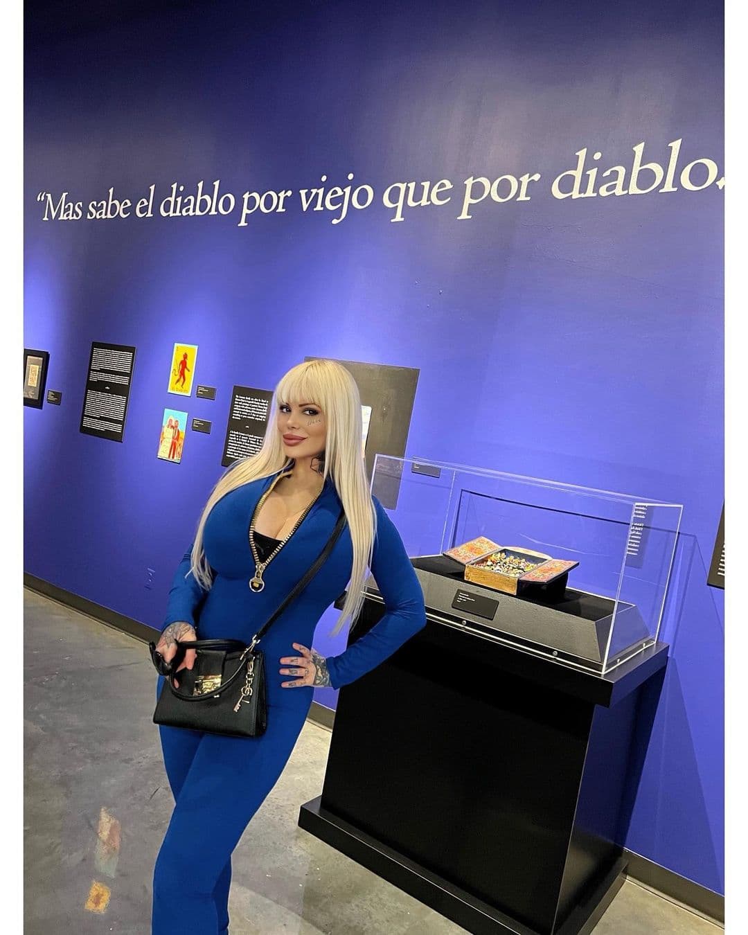 Además de los ojos, en el rostro se ha operado el mentón y se ha rellanado los labios para que se vean más carnosos.