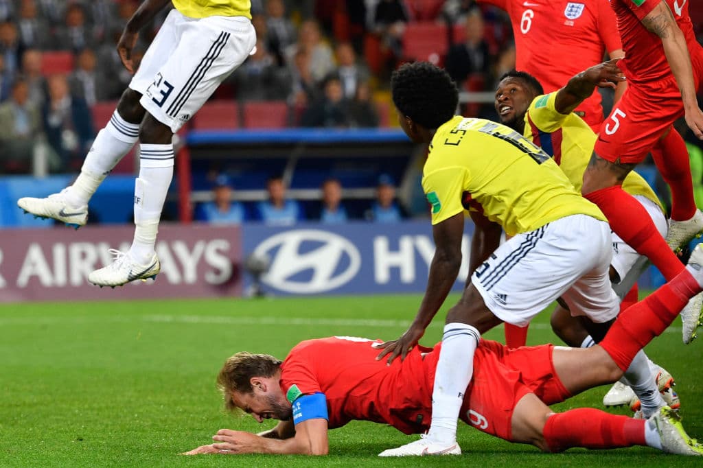 El segundo tiempo tuvo de nuevo la iniciativa de Inglaterra, que tras una jugada en el área de Carlos Sánchez sobre Harry Kane tuvo un penalti a su favor al minuto 10.