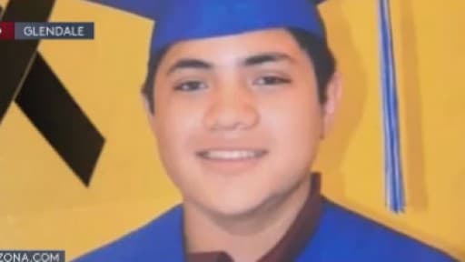Asesinan a puñaladas a joven de 14 años afuera de su casa en Glendale 