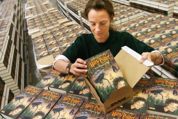 Las aventuras del joven mago se convirtieron en un fenómeno global: los libros ahora están disponibles en 69 idiomas y las películas baten récords de taquilla y cautivan a la audiencia mundial.