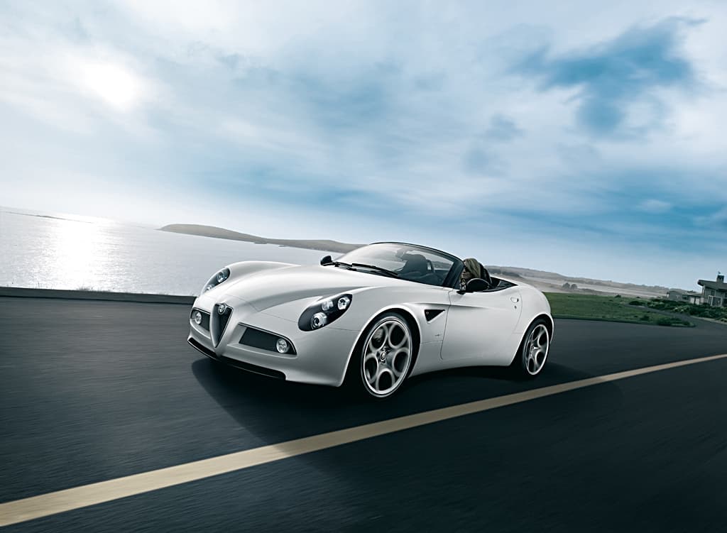Al año siguiente (2008) presentaron la versión convertible del 8C Competizione. De este, también se fabricaron solo 500 unidades.