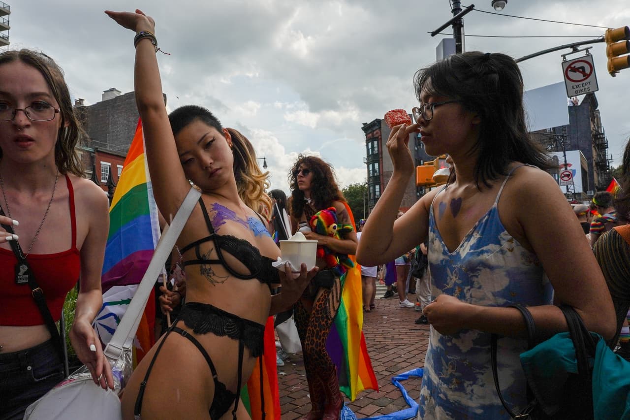 El principal desfile del Orgullo de Nueva York, que suele atraer a multitudes de participantes y espectadores.