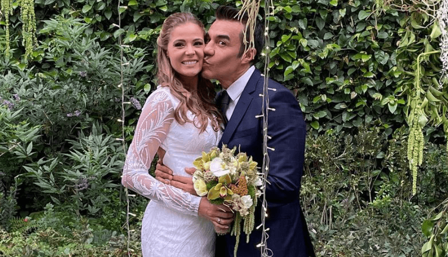 “Les presento a mi esposa”: Adrián Uribe se casa por el civil con Thuany Martins 
