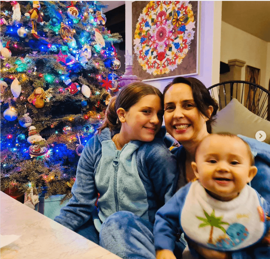 Irán Castillo y sus hijos