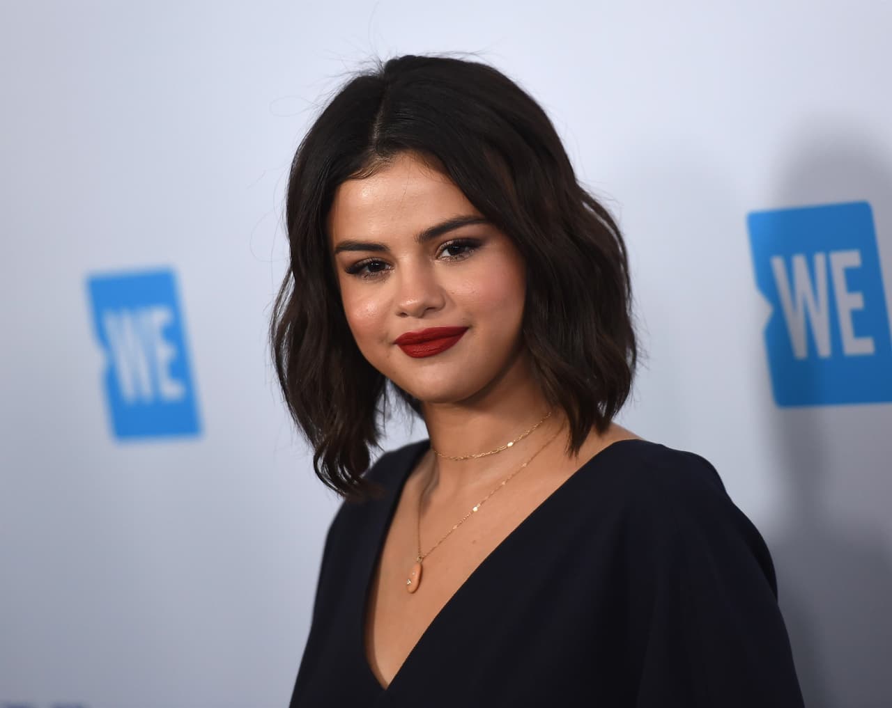 <b>La cadena <a href="http://la.eonline.com/argentina/enews/selena-gomez-se-reune-con-fans-para-hablar-sobre-su-trasplante-de-rinon/">E!</a> </b>reportó que este jueves, la intérprete de 'Wolves', de 25 años, tomó el escenario junto a Nellie Mainor, una niña que igualmente ha enfrentado problemas renales, y entre risas y ternura conmovió a los asistentes.