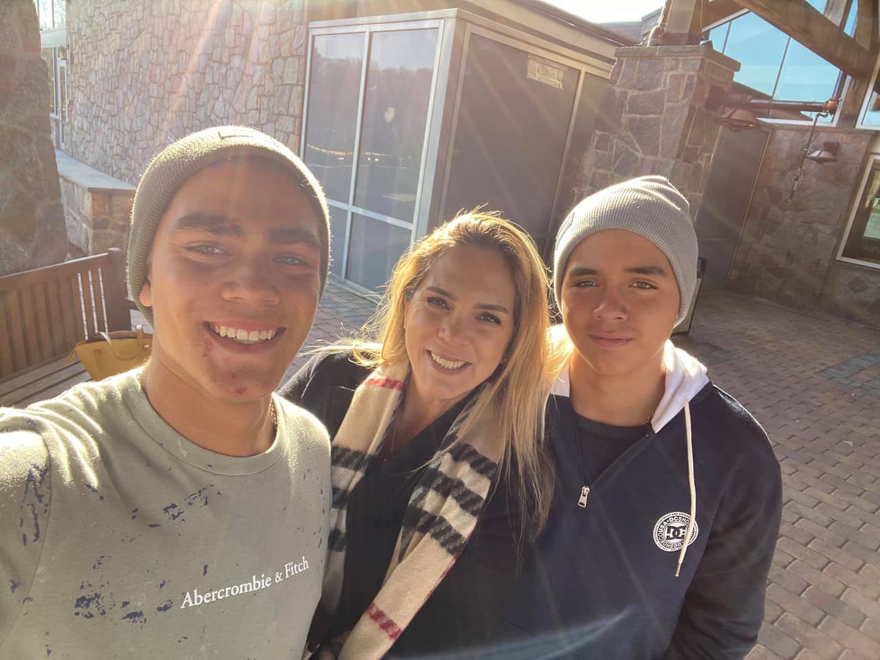 Uno de sus matrimonios fallidos fue el que tuvo con Fátima Boggio de 1995 a 2006. De esa relación nacieron sus hijos varones mayores, quienes han estado de qué hablar por lo grandes que lucen ahora en su etapa de adolescencia.