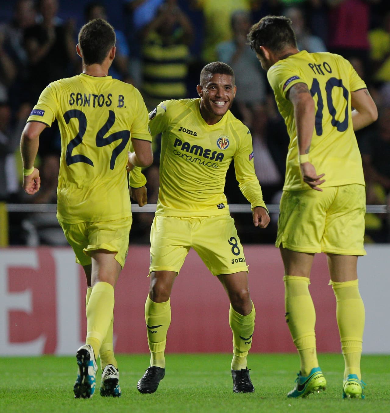 Jona dos Santos dio el 'grito' marcando un golazo para el triunfo del Villarreal en Europa