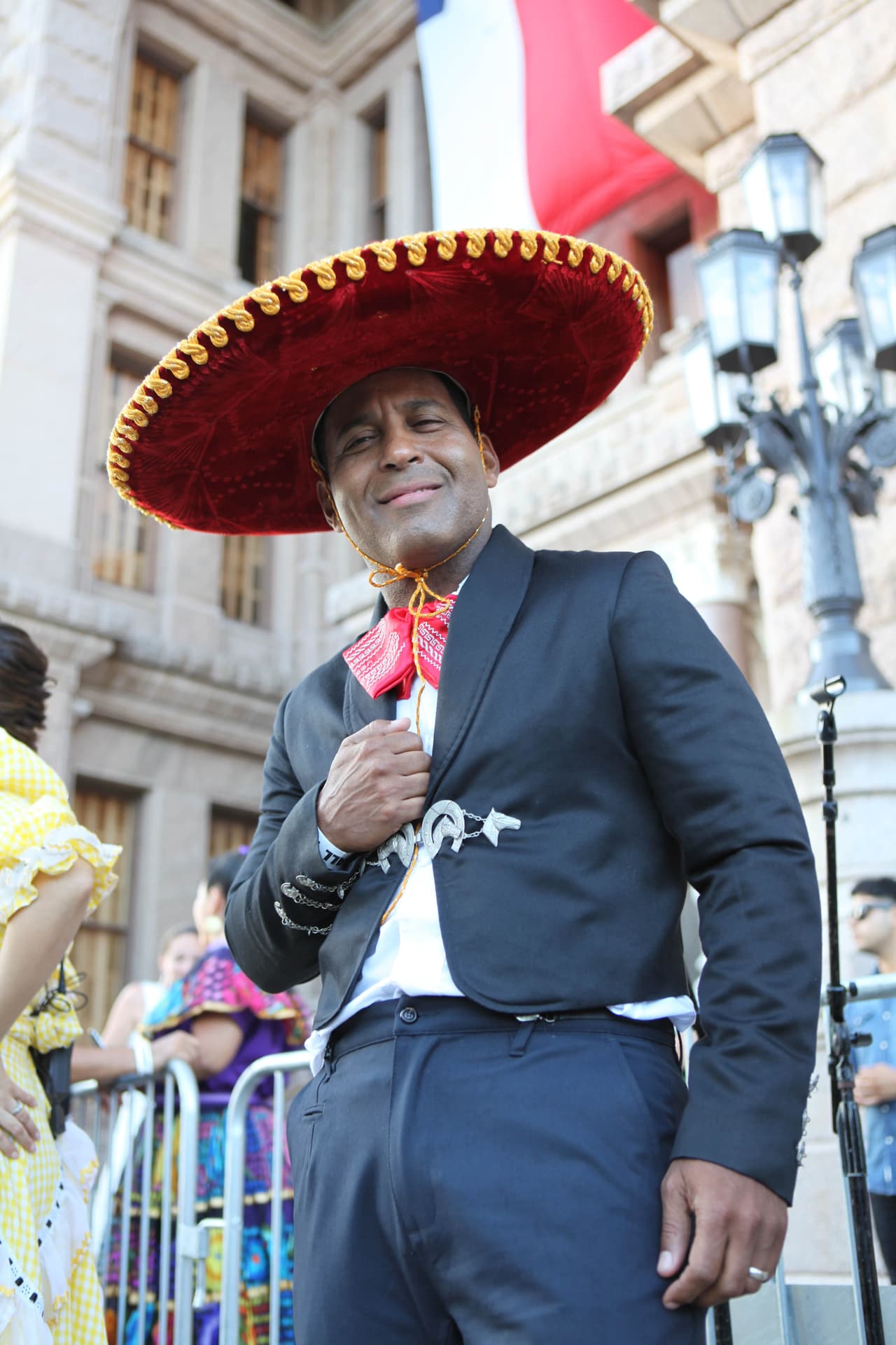 El equipo de Univision dio El Grito con mariachi y grandes espectáculos desde el Capitolio de Texas.