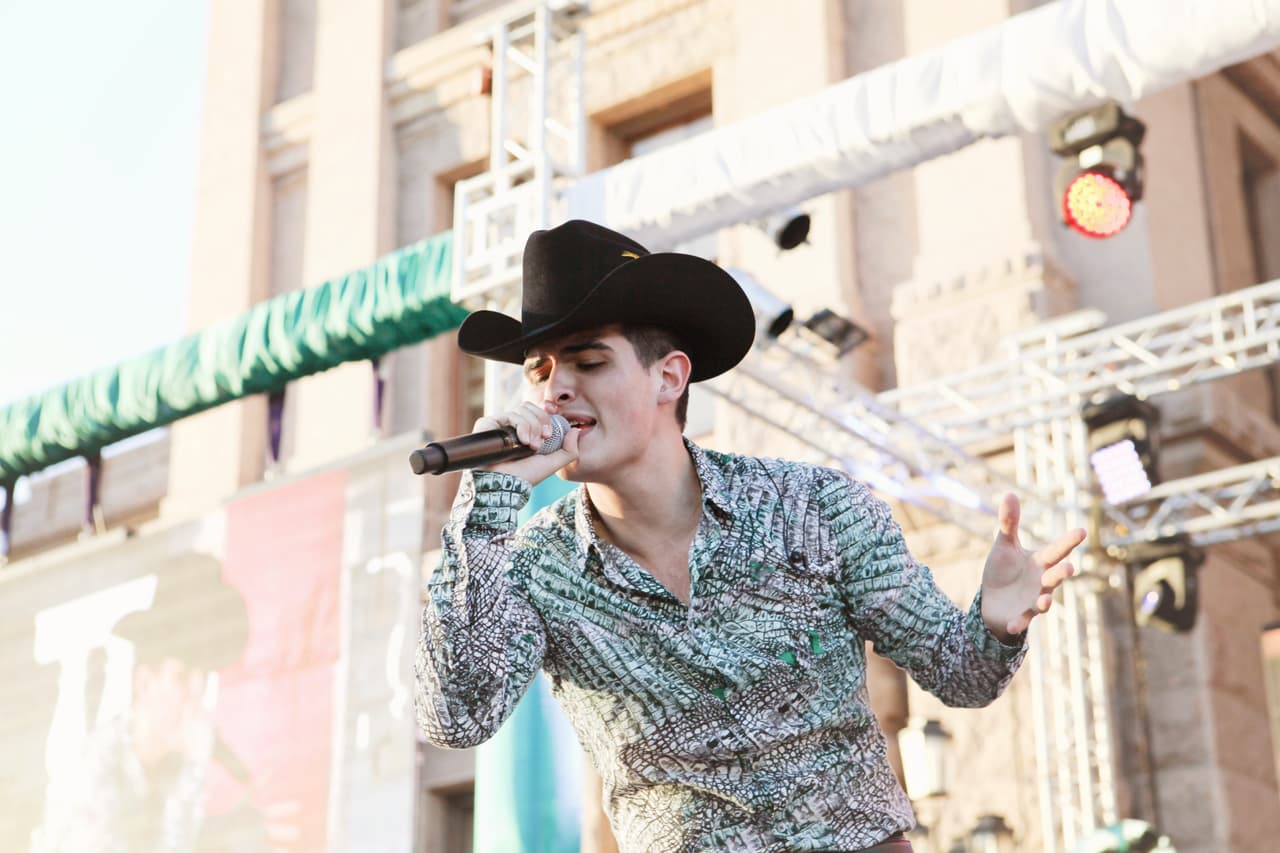 El equipo de Univision dio El Grito con mariachi y grandes espectáculos desde el Capitolio de Texas.