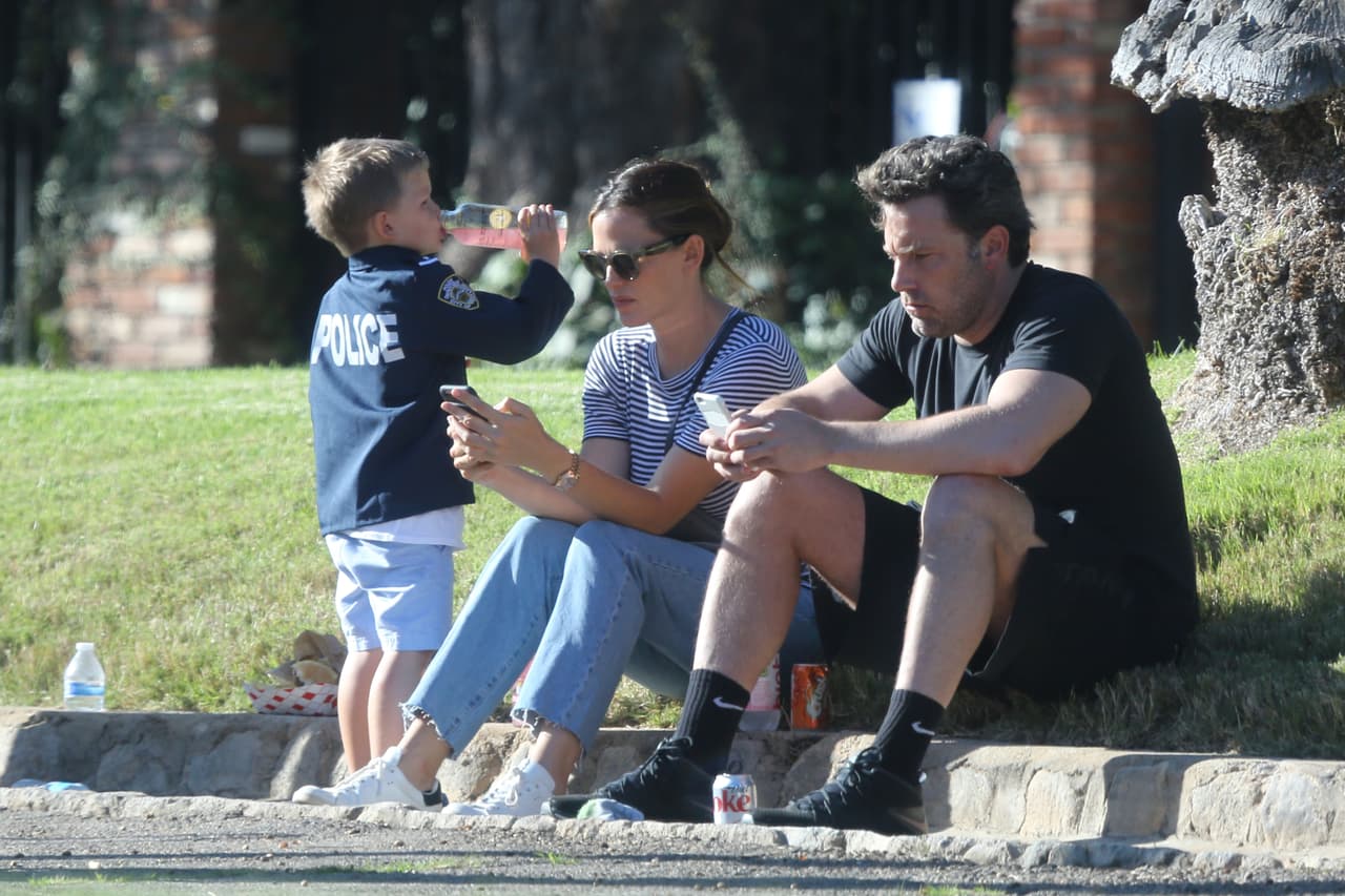 Tal vez se ponían de acuerdo sobre alguna situación de sus hijos.