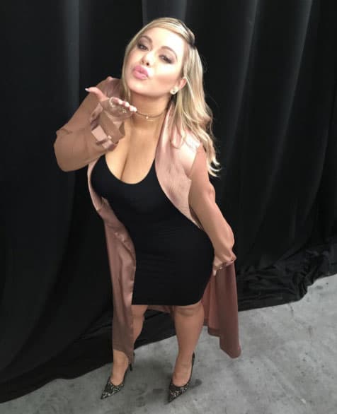 Chiquis te manda un tierno besito