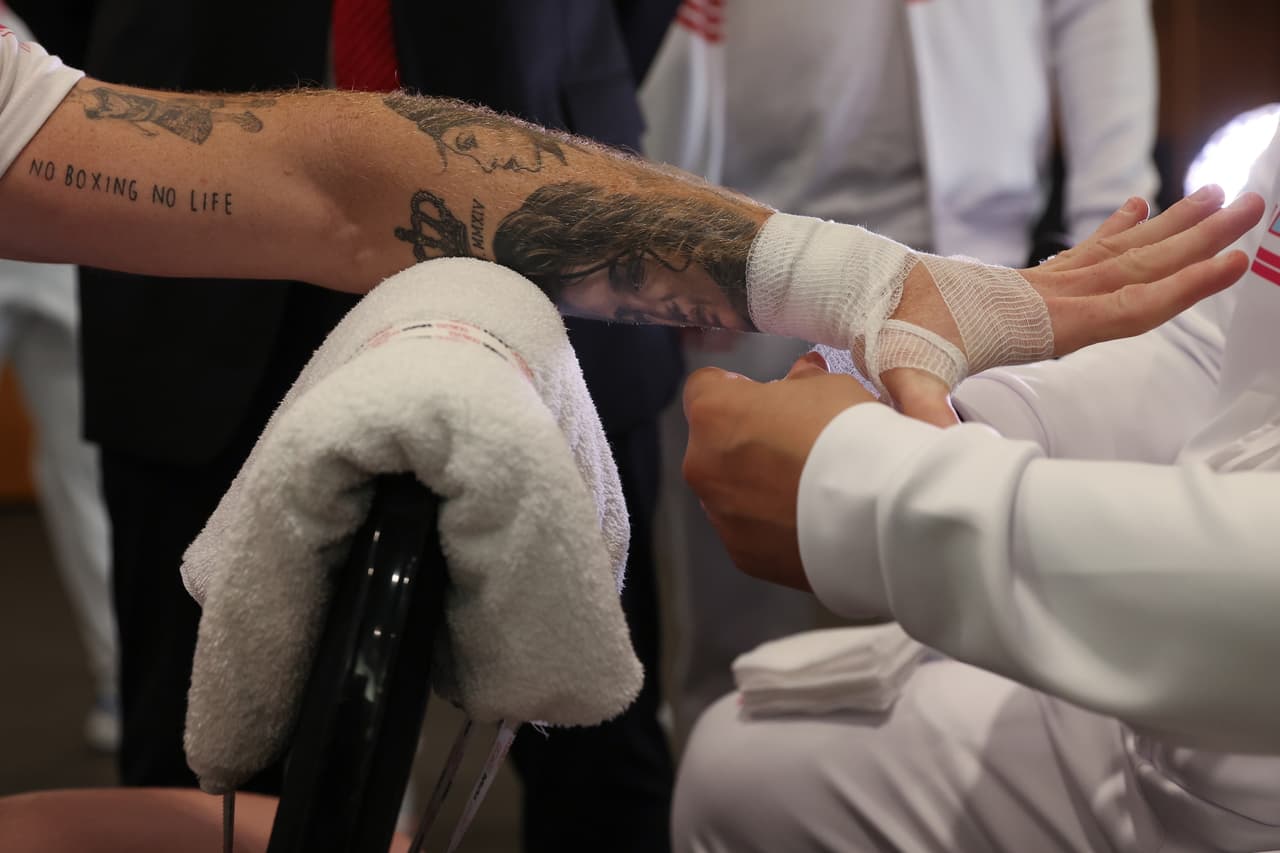 ¡Así se viven los instantes previos al pleito Canelo vs Yildirim! | Ambos combatientes ya se alistan en las instalaciones del Hard Rock Stadium.