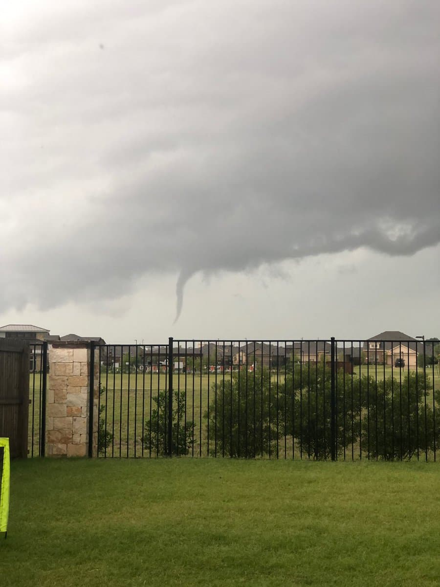 En Royce City un tornado "cuerda" o "rope"