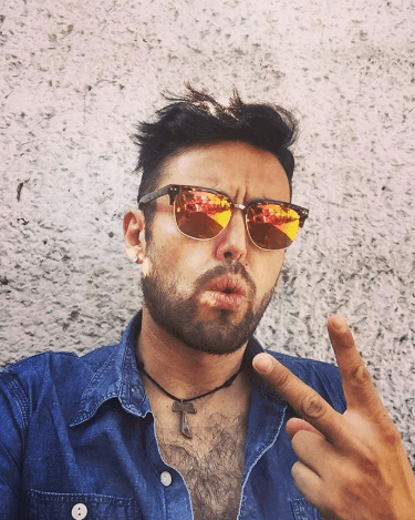 El expresentador Mauricio Clark compartió en Instagram, el pasado 3 de noviembre, algunas fotografías de una supuesta aparición de la virgen María en un árbol de su jardín, lo que causó polémica entre sus seguidores.