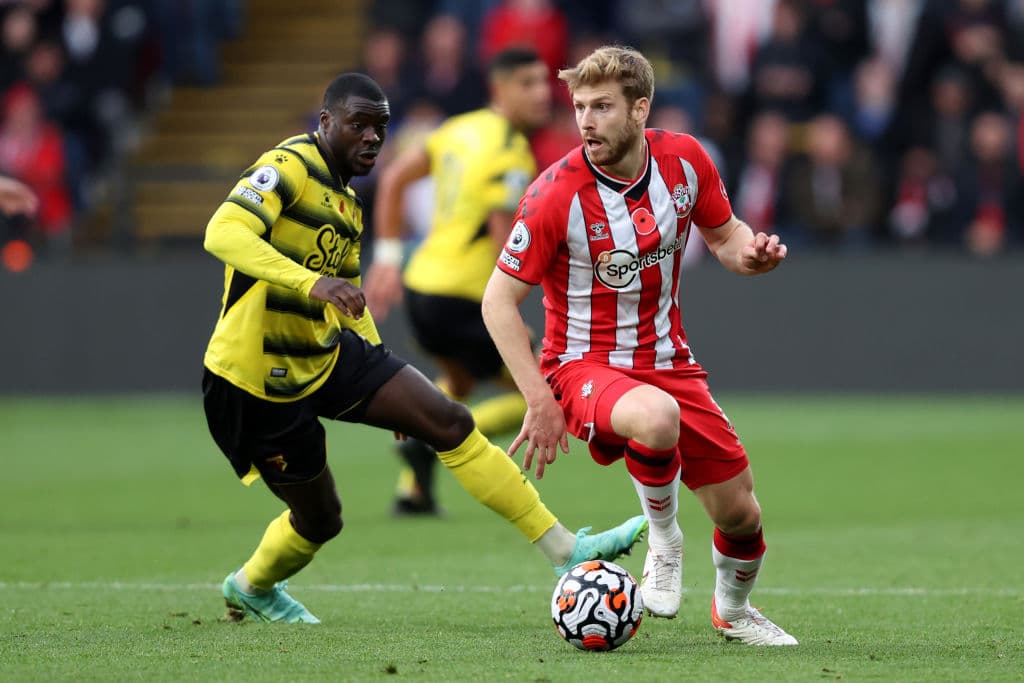 Arsenal soprendes al Leicester en su casa y les pegan 0-2, Burnley vence 3-1 al recien ascendido Brentford, Liverpool tropieza y empatan 2-2 en casa frente al Brighton, Manchester City también tropieza y caen 0-2 frente al Crystal Palace, Reece James comanda la victoria 0-3 del Chelsea sobre el Newcastle United y Watford cae por la mínima (0-1) frente al Southampton.
