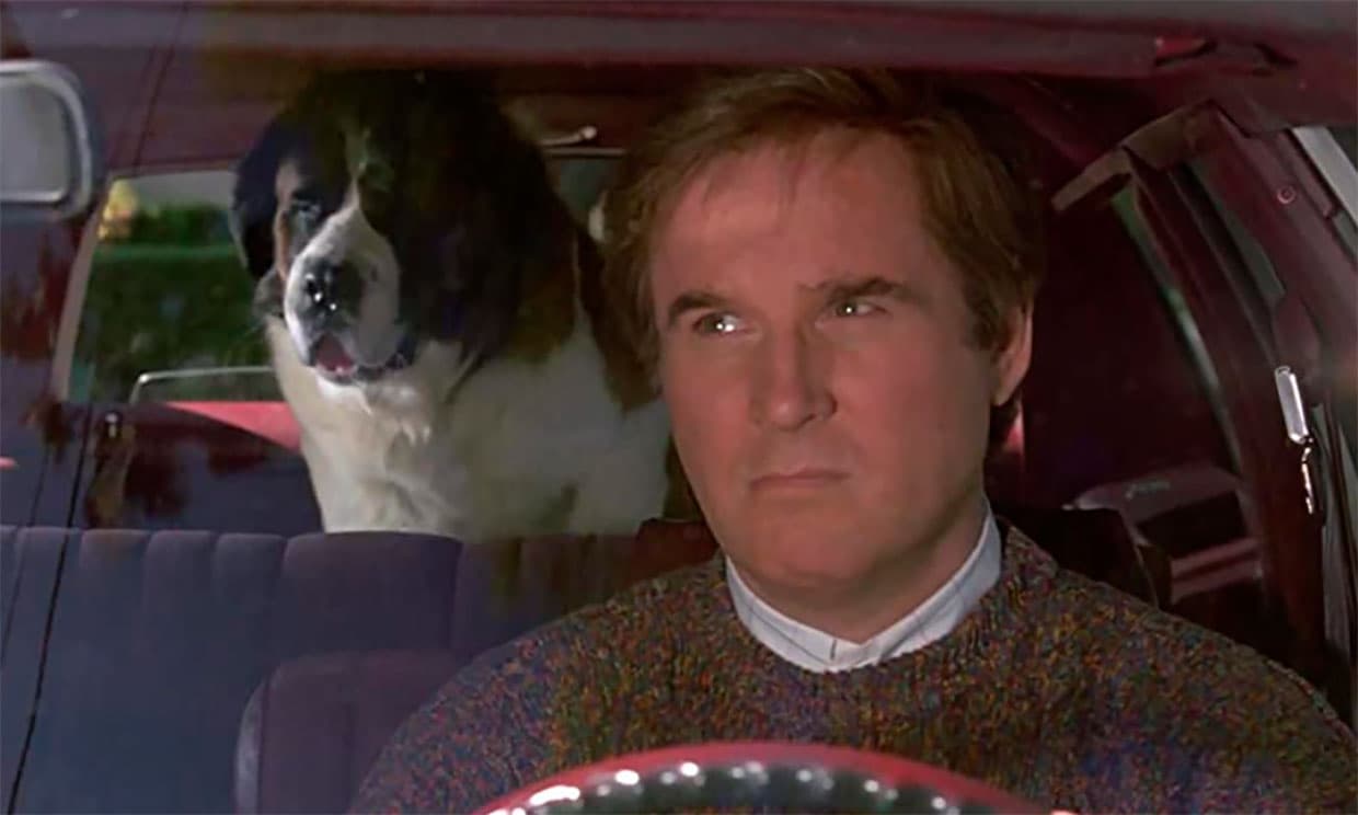 El padre de familia George Newton, fue interpretado por el actor Charles Grodin y este personaje, se caracterizaba por molestarse con frecuencia debido a las travesuras que hacia Beethoven en su casa.