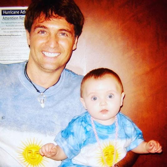 El 18 de diciembre de 2004 la pareja, que vivía en ese entonces en la Ciudad de México, recibió a su hija Mía.