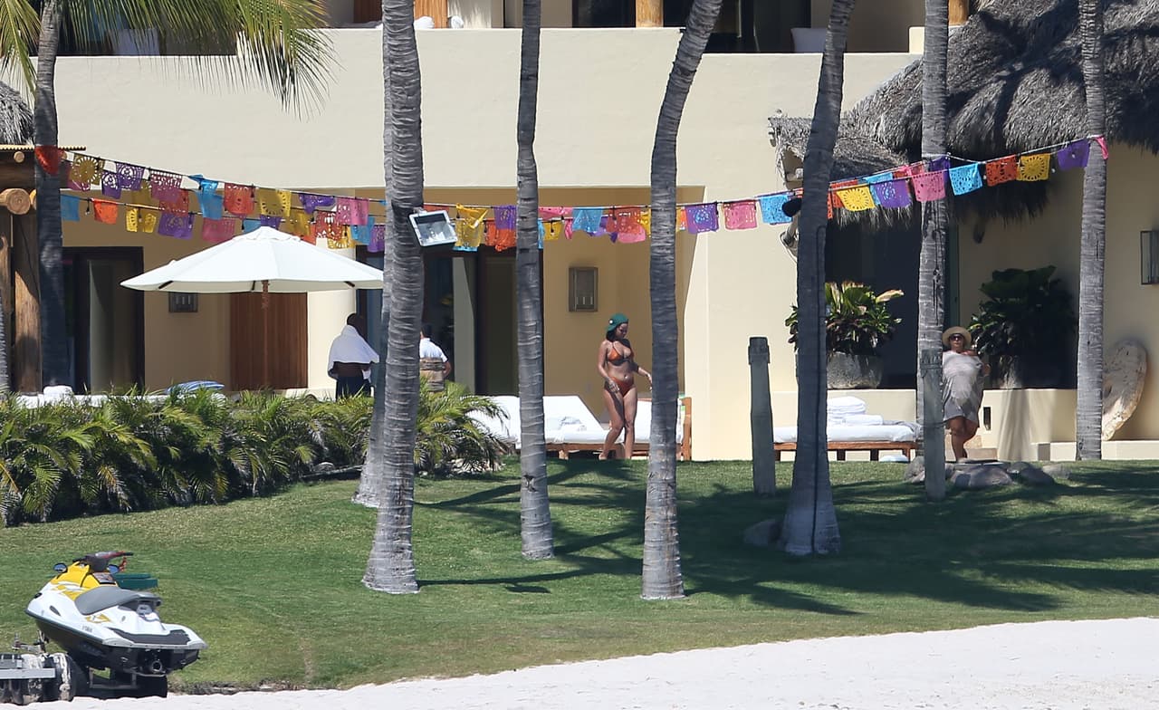 Rihanna pasó unos días de descanso en Casa Aramara, un condominio de lujo en Puerto Vallarta, México.