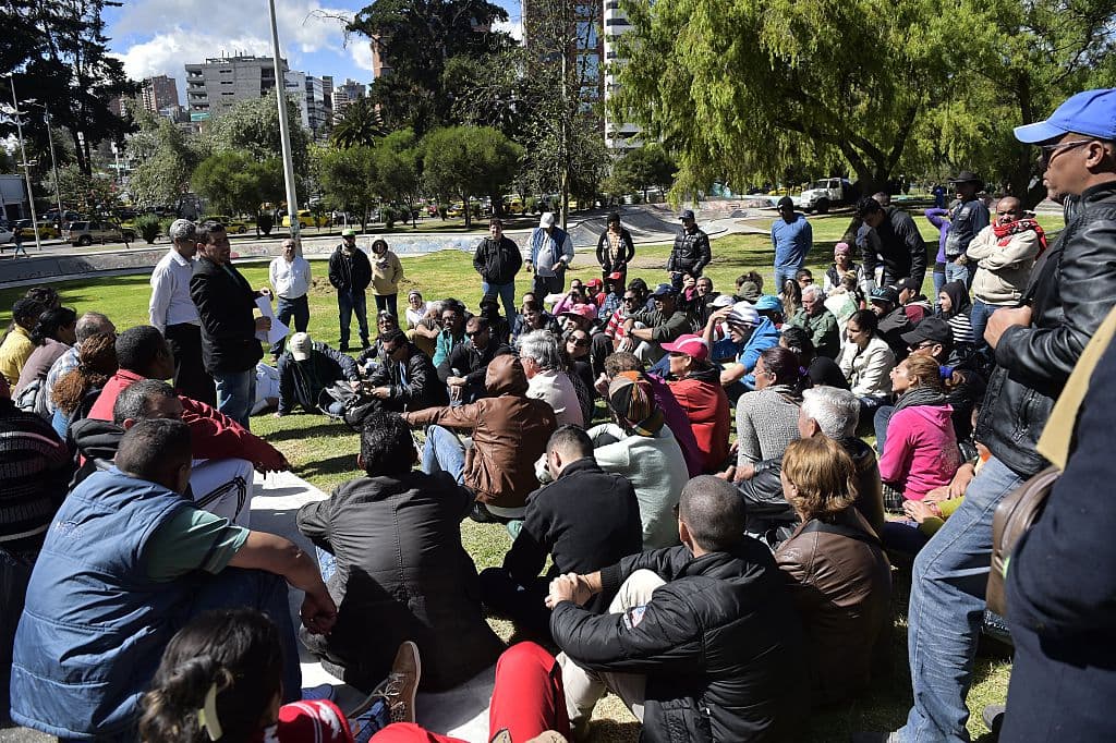 Cubanos acampando cerca de la embajada de EEUU en Quito