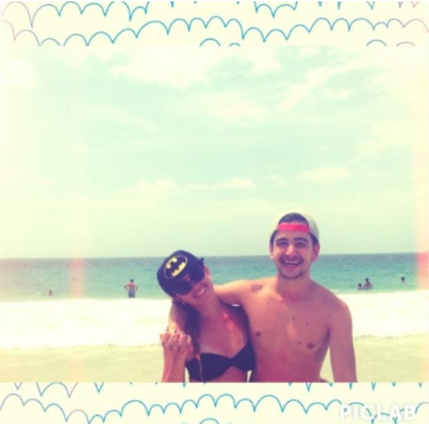 "No,
<b>no se enoja</b>, qué va a hacer, ni modo", dijo con una sonrisa.
<br>