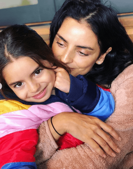 Aislinn Derbez es la primógenita de Eugenio y ha disfrutado al máximo a su hermana menor. Aislinn y Aitana son inseperables.