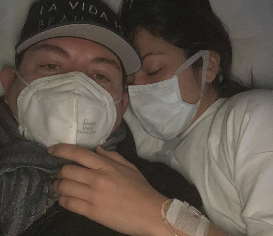 El actor también ha enfrentado dificultades a nivel familiar. El pasado 28 de enero, publicó esta foto junto a su esposa Patricia Rodríguez, quien 
<b><a href="https://www.instagram.com/p/CKl1LU4numX/" target="_blank">fue hospitalizada de emergencia </a></b>pues se le reventó un quiste que, de no ser atendido a tiempo, la pudo poner en riesgo.