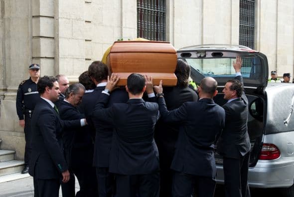 Las calles de Sevilla se encuentran aglomeradas ante la muerte de la aristócrata más popular.
