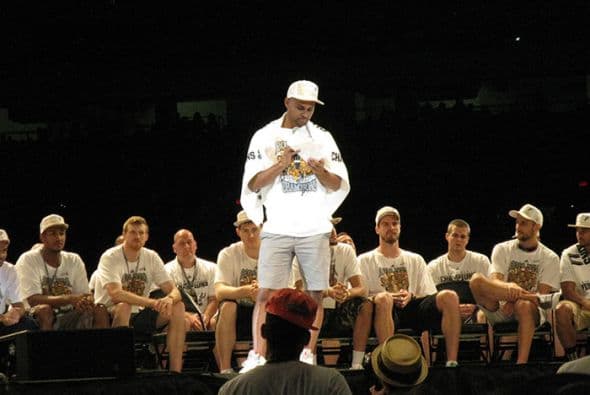 Photos: Spurs Championship Alamodome Celebration 2014