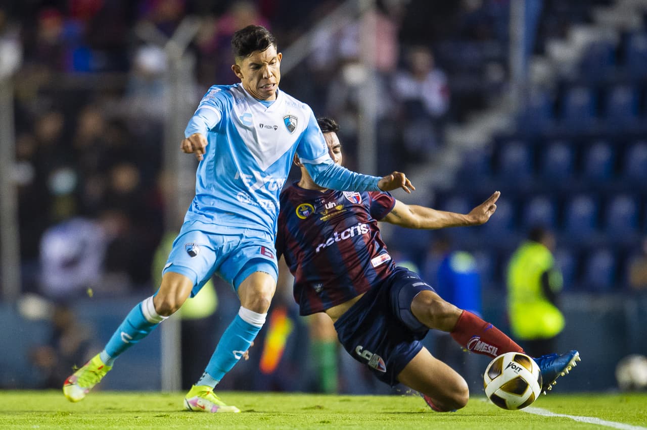 Atlante se mostró mejor en la primera parte que por momentos fue accidentada y muy disputada en el mediocampo.