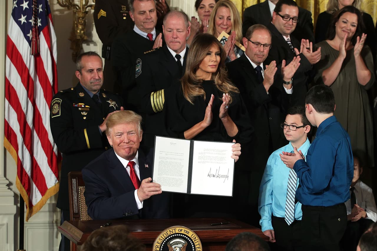 Trump declara la crisis de opioides una emergencia de salud pública, pero no solicita nuevos fondos para combatirla