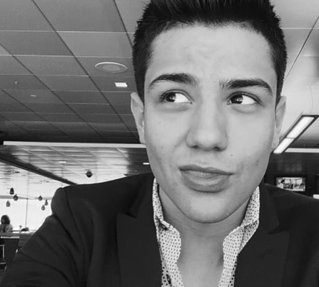 O quizá confundido, ¿qué tendrá en mente Luis Coronel?