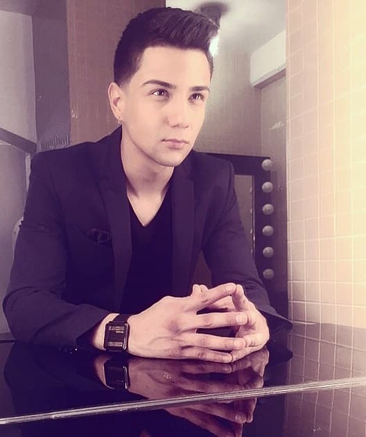 Su mirada es otro de sus grandes encantos, por eso sus selfies son la sensación.