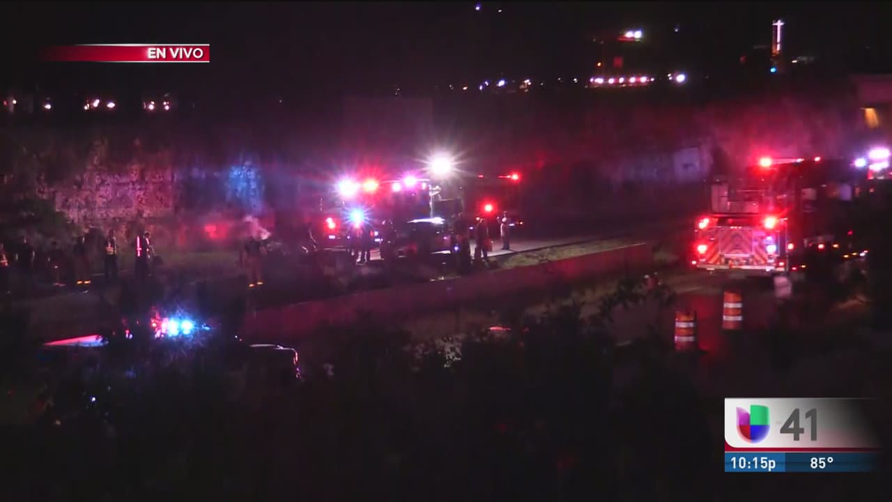 Arde en llamas un camión volcado en la carretera 1604