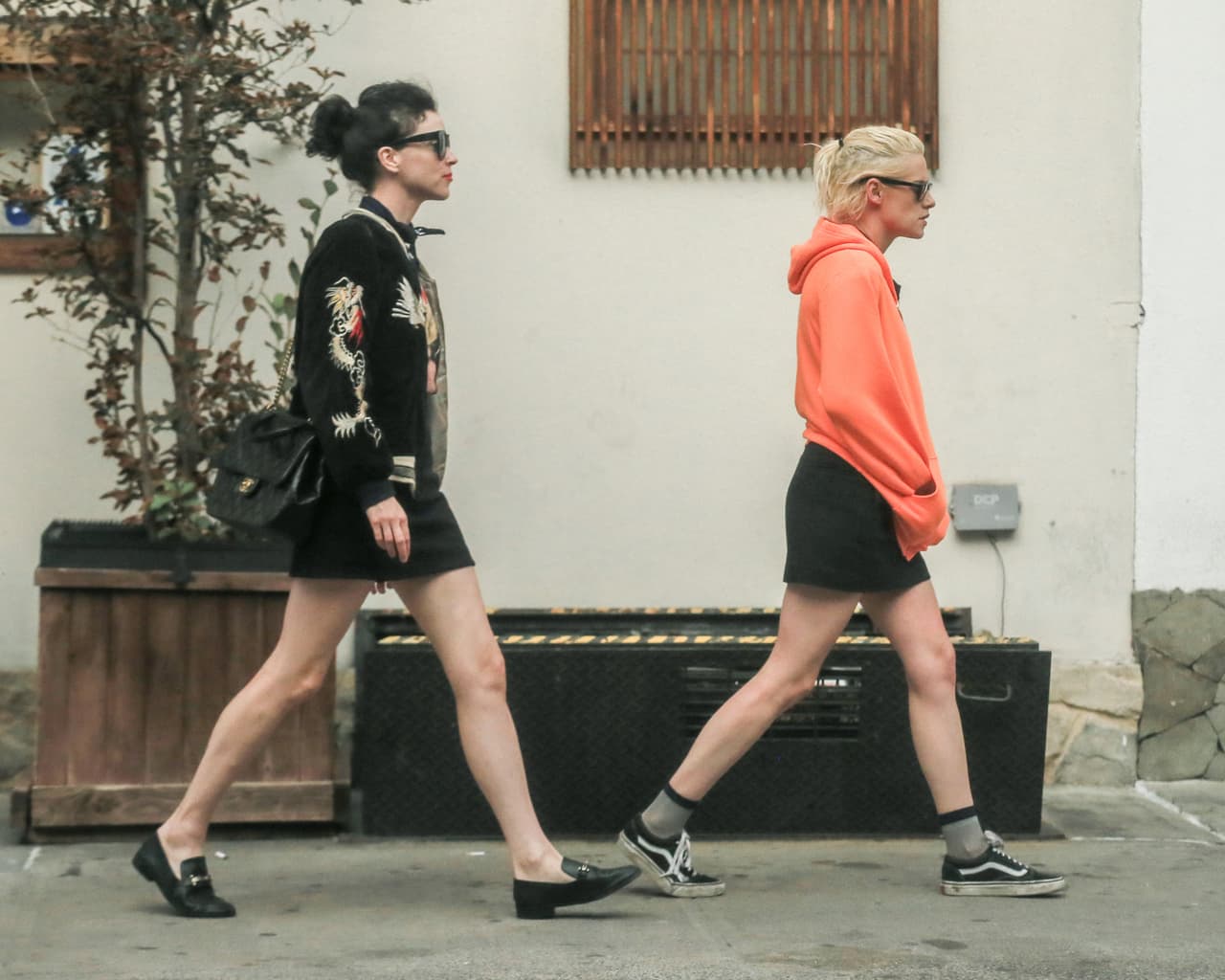 Kristen Stewart y St. Vincent paseando