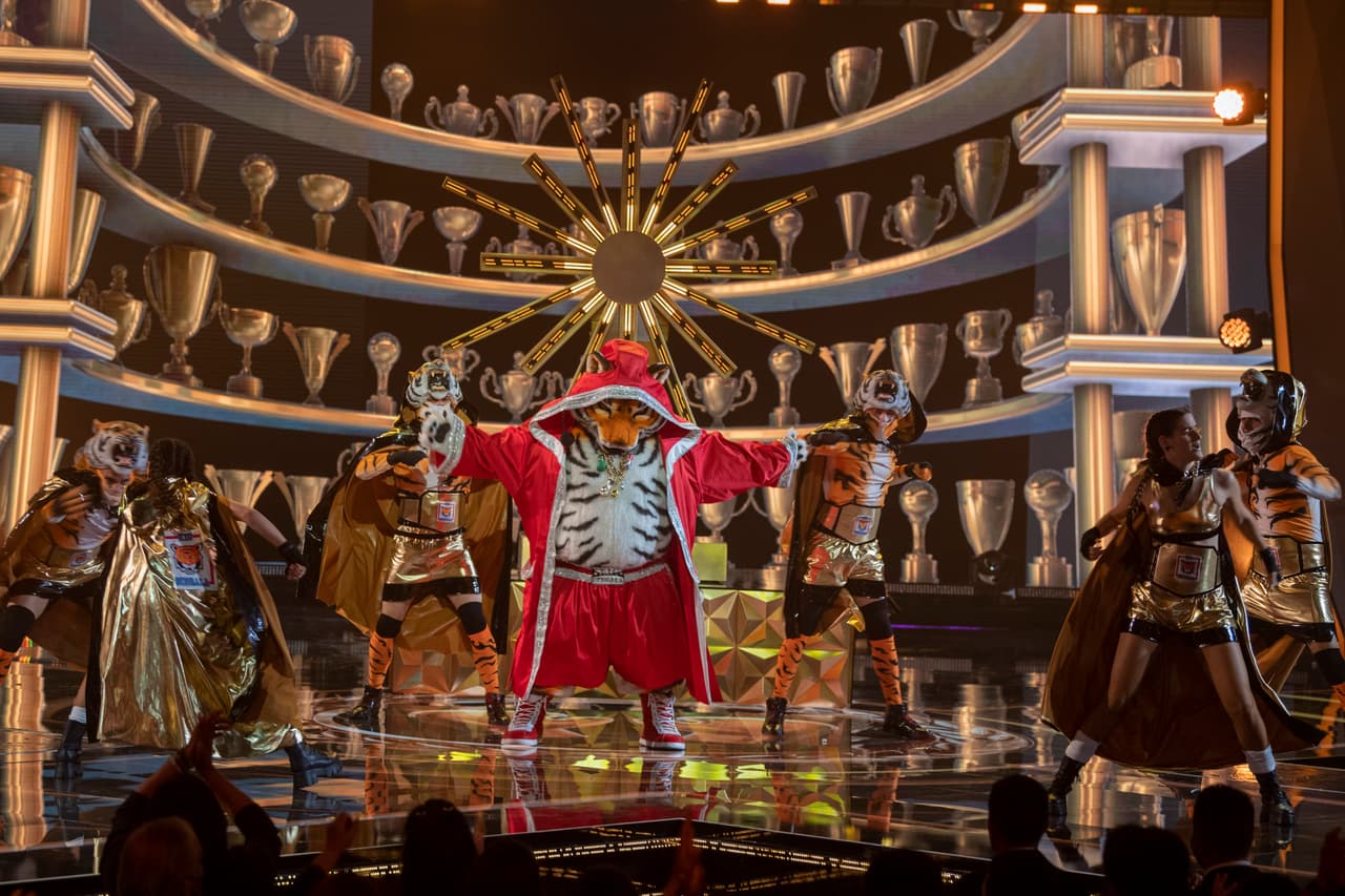 Yuri pensó que detrás de Kid Bengala estaba Arturo Carmona, Juanpa se inclinó por Pablo Preciado, Carlos apostó por Alan Ramírez de la Banda MS, Galilea por David Zepeda y la investigadora invitada Ana Claudia puso todas sus fichas a que se trataba de Lupillo Rivera.
<br>