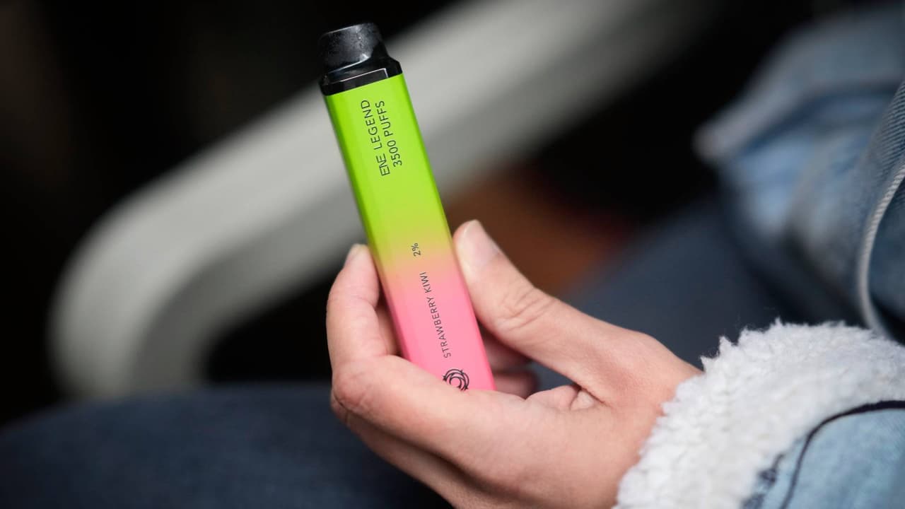 ¿Cuándo entra en vigor la ordenanza en Dallas que prohíbe vapeadores en lugares públicos?