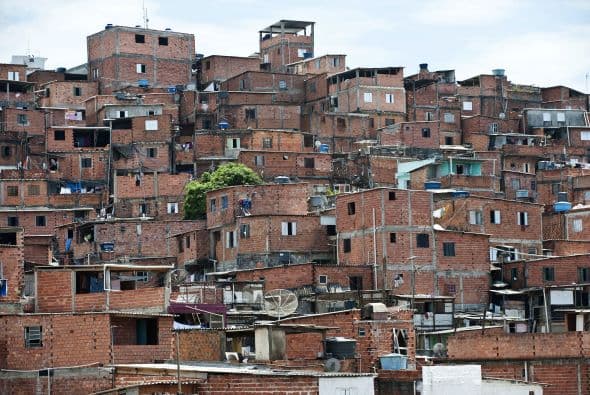 La "Operación Saturación", que comenzó el lunes dentro y alrededor de la favela de Paraisópolis, en el sur de la ciudad de Sao Paulo, está destinada a "asfixiar el creciente tráfico de drogas" y reducir el número de robos y asaltos, dijo el secretario de Seguridad estatal, Antonio Ferreira Pinto.