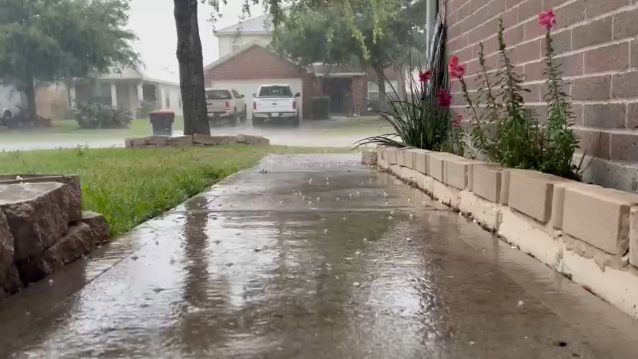 Además de Katy, en Spring, al norte de Houston, los residentes presenciaron granizo.