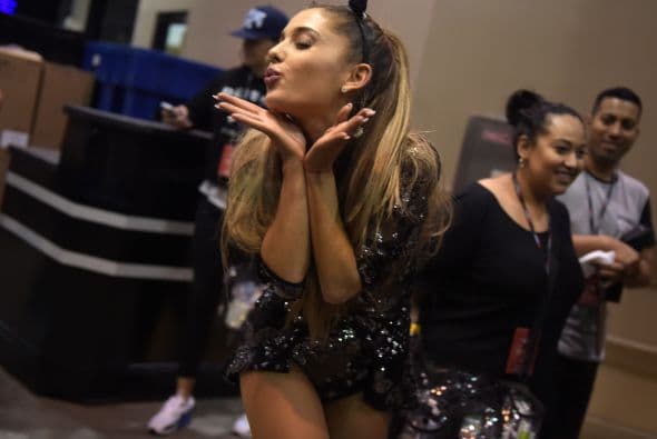 Y es que Ariana es súper coqueta, nunca para de demostrarlo.