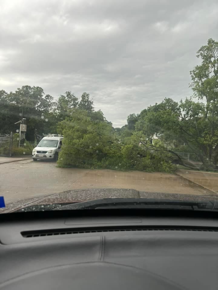 <b>Es crucial estar preparados para cualquier situación</b>. Esto implica contar con múltiples fuentes de información, desarrollar un plan familiar detallado y tener a mano un kit de emergencia completo.