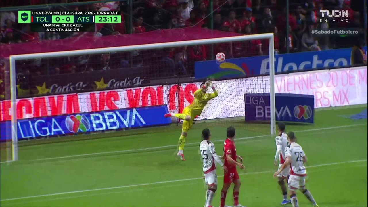 ¡Don Camilo Vargas! ¡Enferma atajada del arquero rojinegro!