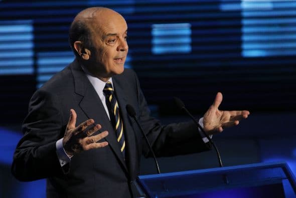 Serra fue directo a las polémicas que desfavorecen a Rousseff, acusándola de tener "dos caras": "Usted -en una entrevista de 2007- estaba a favor de despenalizar el aborto y ahora dice que no".