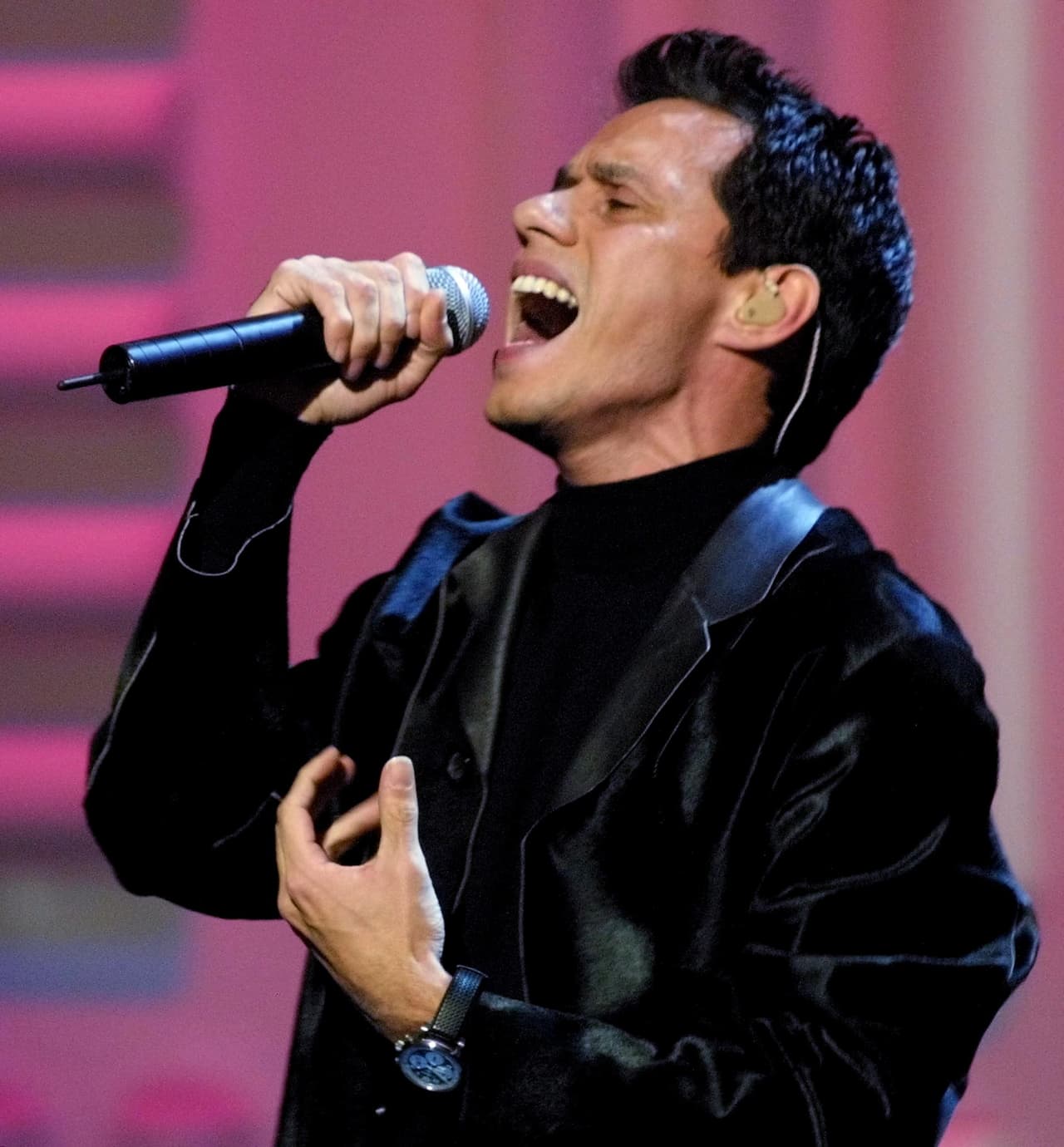 En 1988 obtiene su primer GRAMMY Award en la categoría Best Tropical Latin Performance por su disco 'Contra La Corriente'.